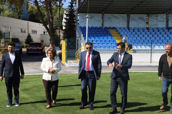 Kütahya Valisi Işın'dan yapımı devam eden ve tamamlanan spor tesislerinde inceleme