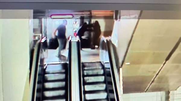 Taksim'de kan donduran cinayet: Para vermeyince bıçaklandı