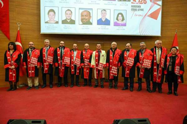 Kastamonu Üniversitesi'nde 89 akademisyen cübbe giydi