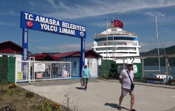 Rus turistler Amasra'ya doyamıyor