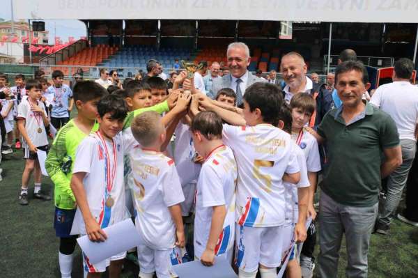 Atakum Belediyesi'nin düzenlendiği ilkokullar arası futbol turnuvası sona erdi