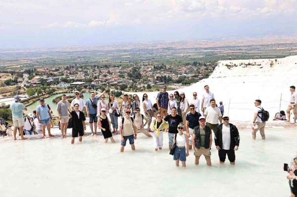 Dünyaca ünlü Kızıl Ordu Korosu, Pamukkale'ye hayran kaldı
