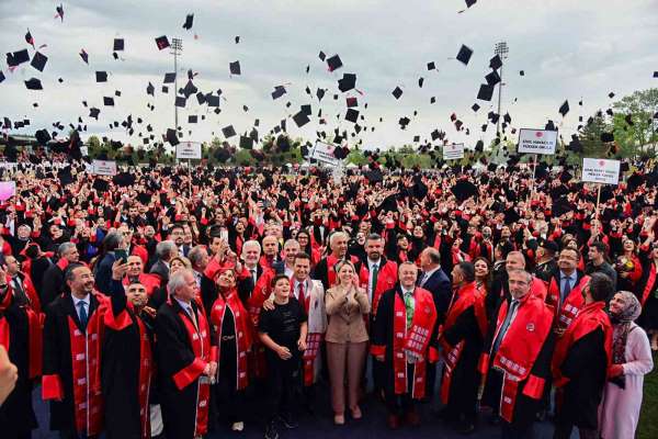 Kastamonu Üniversitesi'nde 4 bini aşkın öğrencinin mezuniyet coşkusu