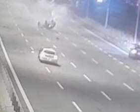 Sakarya'da feci kaza: 9 yaşındaki çocuk taklalar atan otomobilden yola savruldu