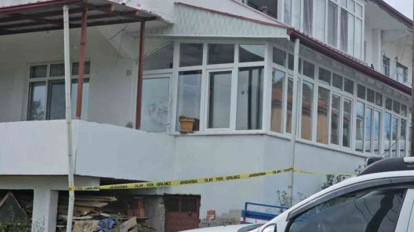28 yaşındaki genç evinde ölü bulundu, kız arkadaşı gözaltında