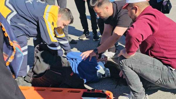 Adilcevaz'da bayram ziyaretinde dönenlerin içerisinde bulunduğu araç kaza yaptı: 3 yaralı