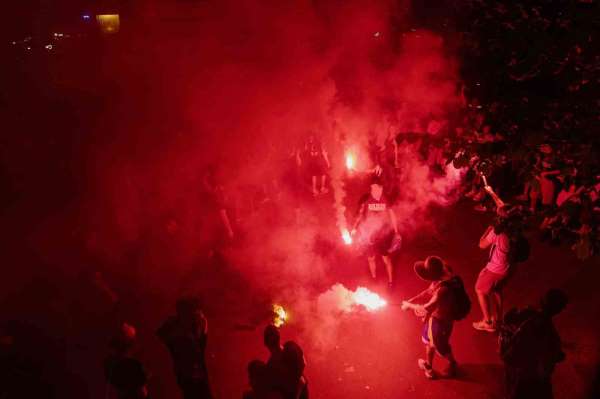 PSG zaferi sonrası Fransa karıştı: 7 polis yaralandı, 416 kişi gözaltına alındı