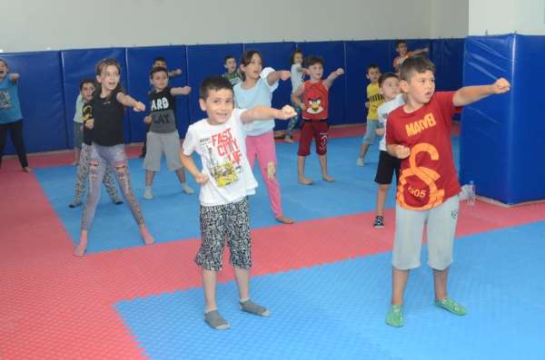 Bozüyük Belediyesi Yaz Spor Okulları'nda karate kursu