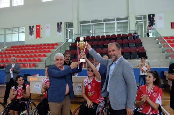 Tekerlekli Sandalye Basketbol Kadınlar Türkiye Şampiyonası İskenderun'da yapıldı