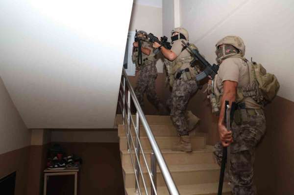 Mersin'de terörle bağlantılı organize suç örgütüne operasyon: 9 gözaltı