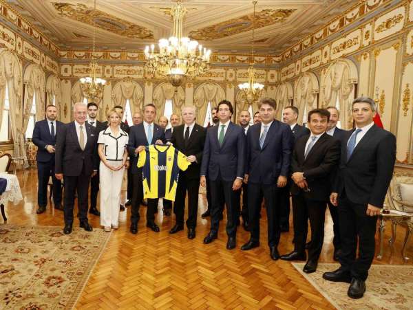 Fenerbahçe Başkanı Ali Koç ve Yönetim Kurulu Üyeleri, İstanbul Valisi Davut Gül'ü ziyaret etti