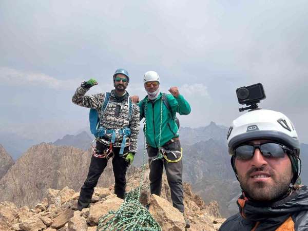 Hakkarili dağcılardan Suppa Durek zirvesine tırmanış