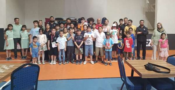 Hakkâri'de 'Yıldırım Satranç İl Birinciliği Turnuvası' tamamlandı