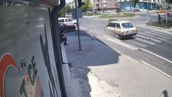 Kazayı film izler gibi izledi