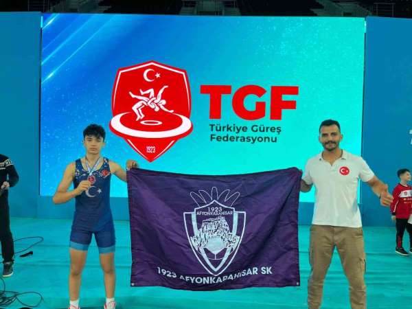 Afyonkarahisarlı güreşçi'den büyük başarı