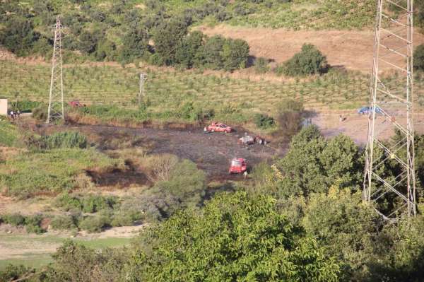 Çanakkale'de tarım arazisinde çıkan yangın kısa sürede kontrol altına alındı