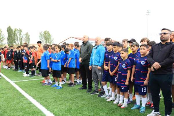 Çorum'da futbol şöleni: 400 sporcunun katıldığı Hitit Cup başladı