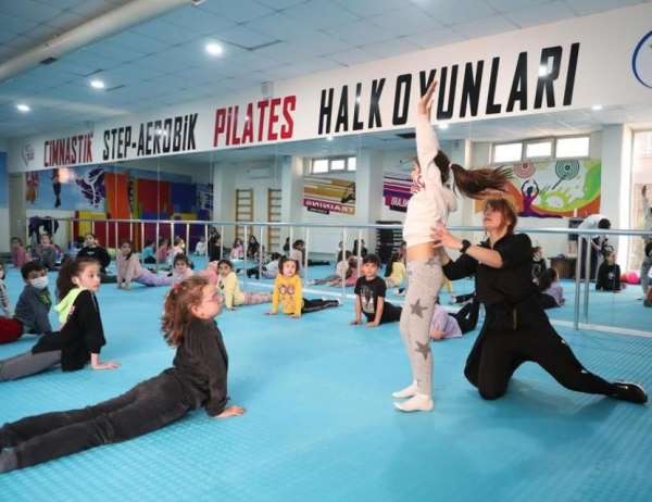 Merkezefendi'de minik cimnastikçiler yazı sporla geçiriyor