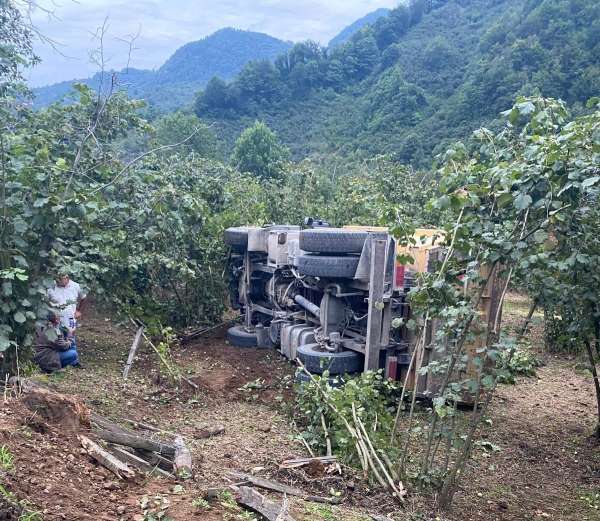 Ordu'da çakıl yüklü kamyon ile otomobil çarpıştı: 2 yaralı