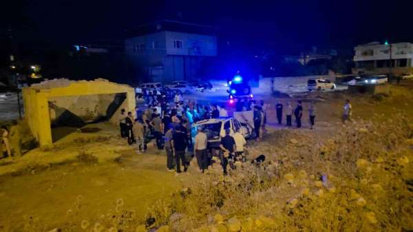 Tır sürücüsü metrelerce fren yapsa da 5 kişinin yaralandığı kazayı önleyemedi, o anlar kameraya yansıdı
