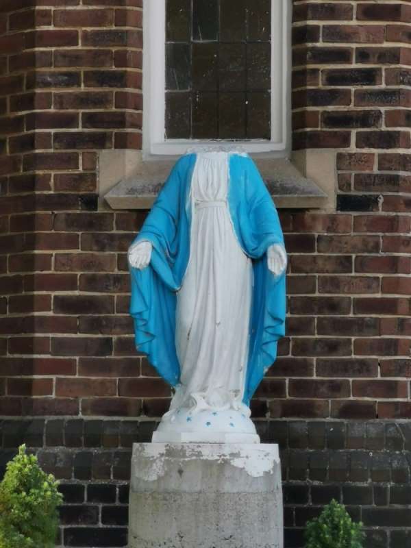 Kanada'da Meryem Ana heykeline saldırı 
