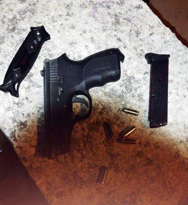 Yaralama suçundan aranan şüpheli silahla ve bıçakla yakalandı