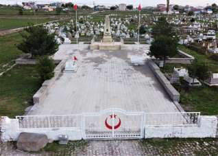Ardahan'da şehitlik onarıldı
