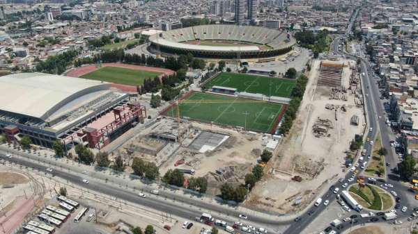 İzmir'in olimpik yüzme havuzu 2024'ün sonuna hazır