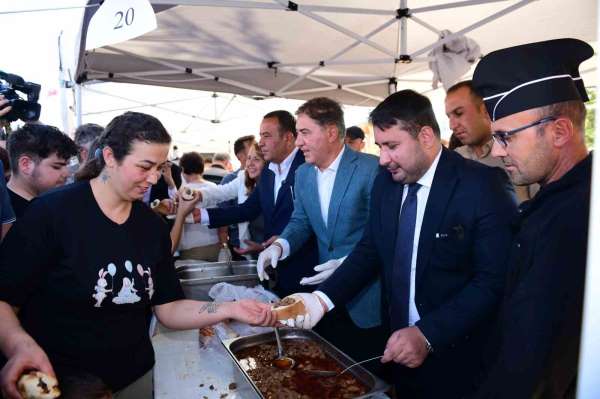 Kahramankazan Belediye Başkanı Çırpanoğlu'ndan Emir Can İğrek'e kavun ikramı