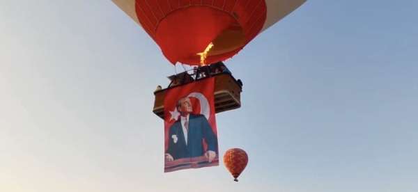 Şehit aileleri 30 Ağustos'u Pamukkale semalarında kutladı