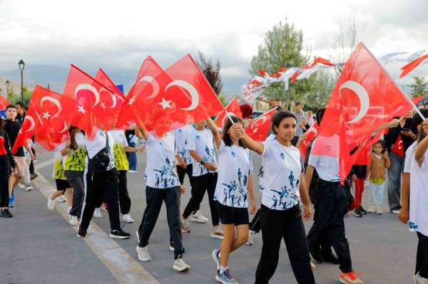 Başkan Büyükkılıç, gençlerin coşkusuna ortak oldu