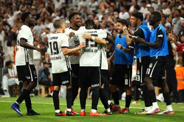 Kartal, evinde 2'de 2 yaptı