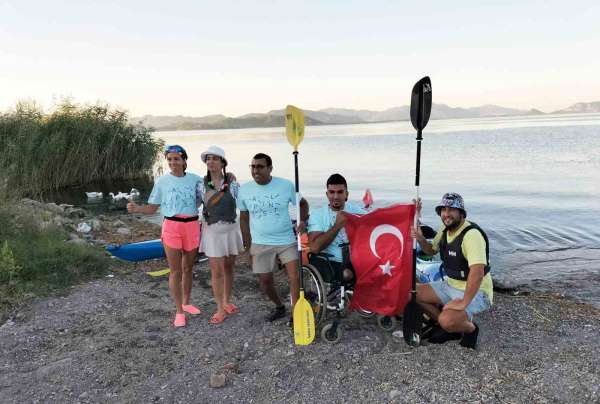 Köyceğiz Gölü'nde 30 Ağustos ve Dünya Barış Günü'nde 'İki Devlet Bir Can' mesajı