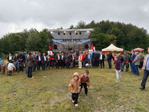 Samsun'da 'Ardıç Köyü Şenliği' renkli görüntülere sahne oldu