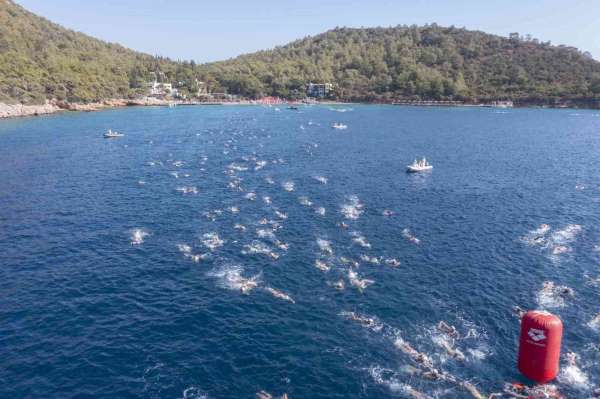 Uluslararası Arena Aquamasters Yüzme Şampiyonası'nda 2 bin 300 sporcu bir araya geldi