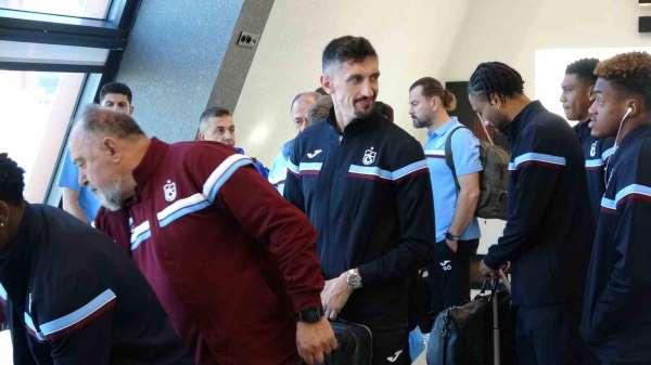 Trabzonspor, Galatasaray maçı için İstanbul'a gitti