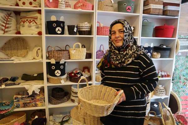Yalova'da kadınların atık kağıttan ürettikleri sepetler ilgi görüyor