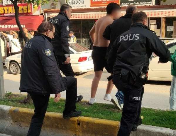 Kuşadası'nda bıçaklı panik