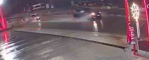 Su birikintisinden yavaş geçmek için fren yapınca zincirleme kaza yaşandı