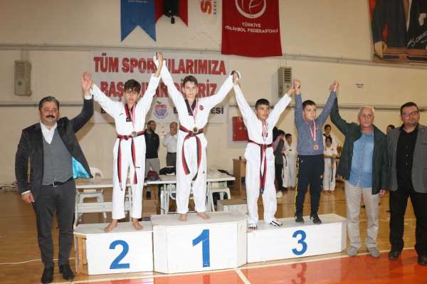 Bayramiç'te taekwondo şampiyonasına büyük ilgi