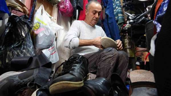 30 yıldır 3 metrekarelik dükkanda ayakkabı tamiri yapıyor, taleplere yetişemiyor - Ordu haber