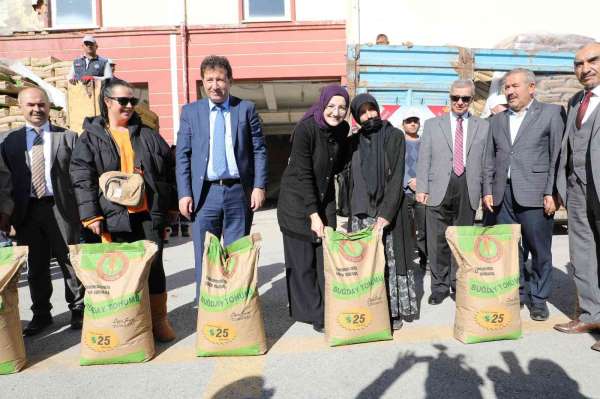 Akyurt'ta 30 ton tohum çiftçilere emanet - Ankara haber