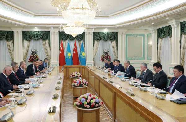 Cumhurbaşkanı Erdoğan, Kazakistanlı mevkidaşı Tokayev ile görüştü