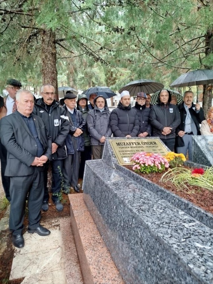 Samsun'un kurucu Büyükşehir Belediye Başkanı Muzaffer Önder, vefat yıldönümünde anıldı