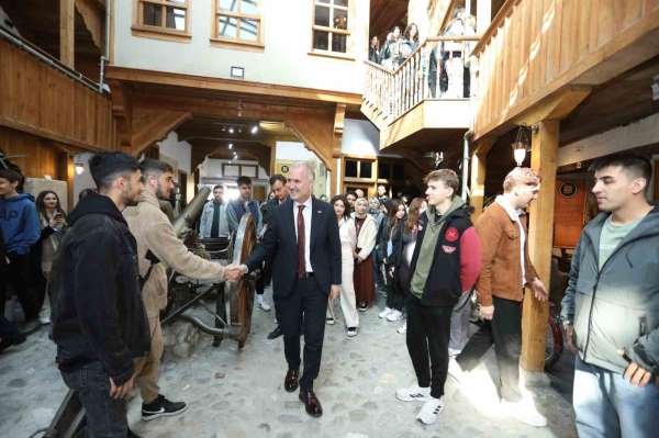 Şehre yeni gelen üniversite öğrencileri İnegöl'ü tanıyor