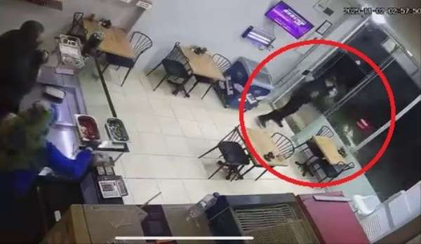 Drift atıp tozu dumana kattı, kaza yapıp böyle kaçtı