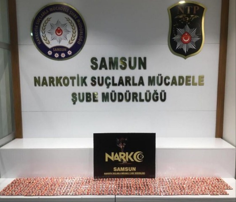 Samsun'da Yunus polisleri şüpheli aracı durdurdu! 2 bin 520 kapsül...