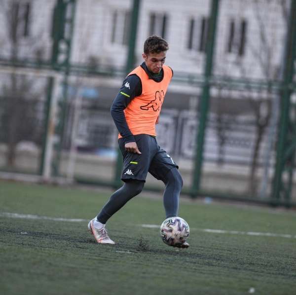 Bursaspor sentetik çimde çalıştı