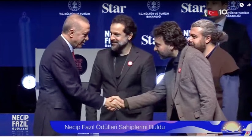 SAMÜ Mimarlık ve Tasarım Fakültesi Dönüşümü Projesi' Ödülünü Erdoğan'dan Aldı