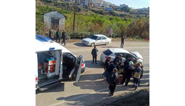 Kozan'da trafik kazası: 2 yaralı